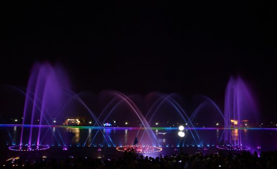 大荔的夜景是多彩的--同州湖音乐喷泉